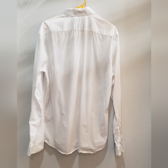 Men's Apt. 9 white button up shirt size large. - Picture 2 of 3